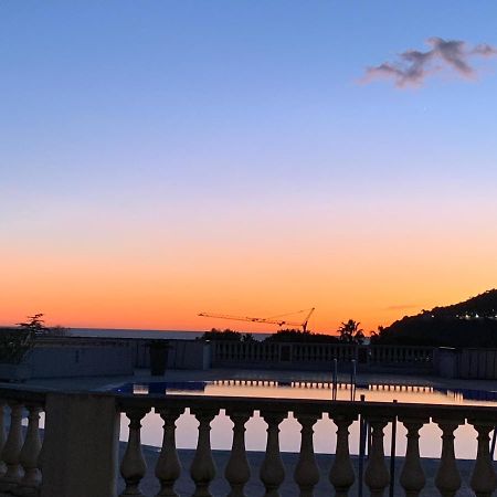 Appartement Agreable En Bord De Mer 빌프랑슈쉬르메르 외부 사진